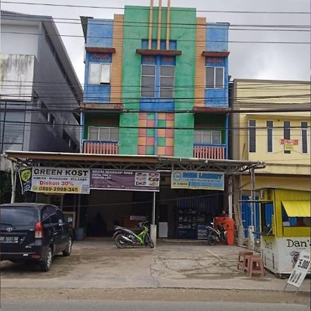 Greenkost Hostel Sintang Екстериор снимка