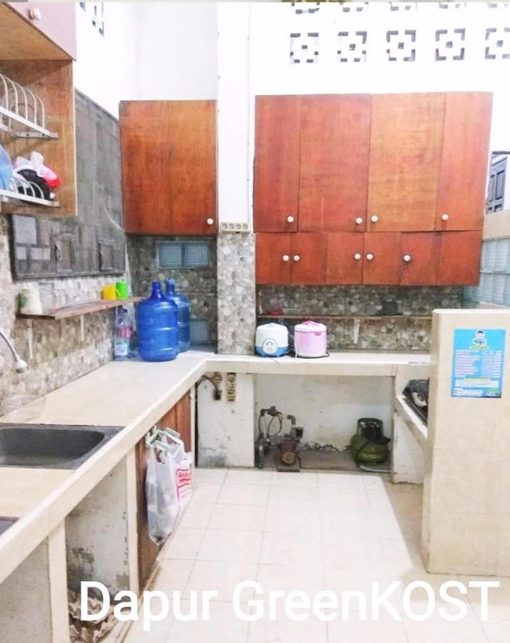 Greenkost Hostel Sintang Екстериор снимка