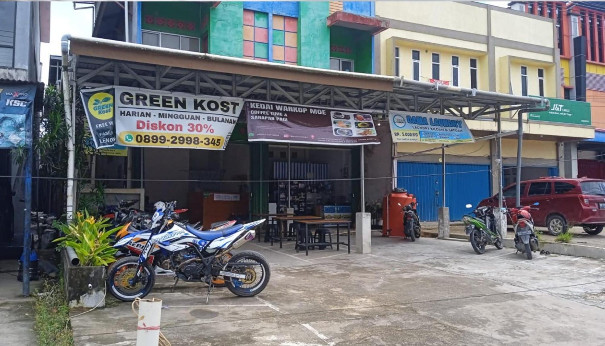 Greenkost Hostel Sintang Екстериор снимка